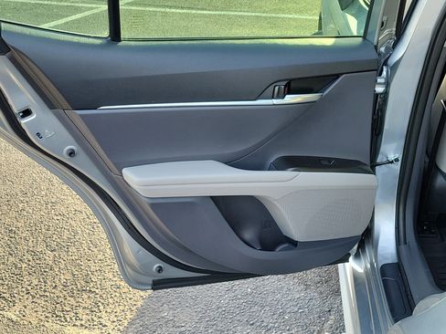 Used 2024 Toyota Camry SE image 12