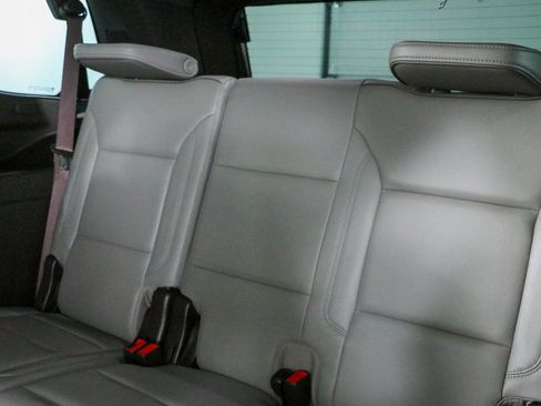 Used 2022 GMC Yukon SLT w/ SLT Premium Package RWD image 29