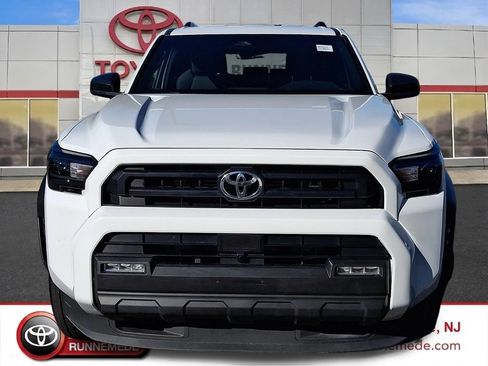 Certified 2025 Toyota 4Runner SR5 AWD/4WD image 2