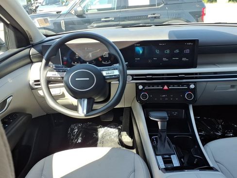 Used 2025 Hyundai Tucson SEL FWD image 18