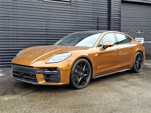 New 2025 Porsche Panamera 4 image 1