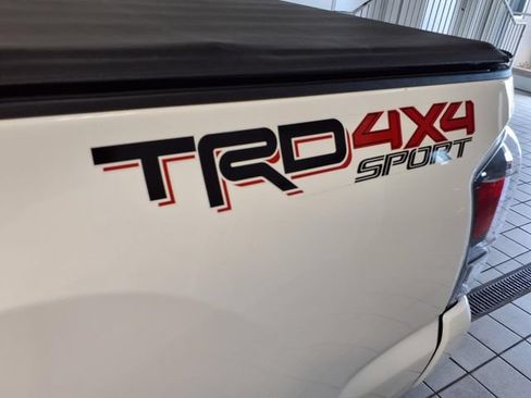 Used 2022 Toyota Tacoma TRD Sport AWD/4WD image 22