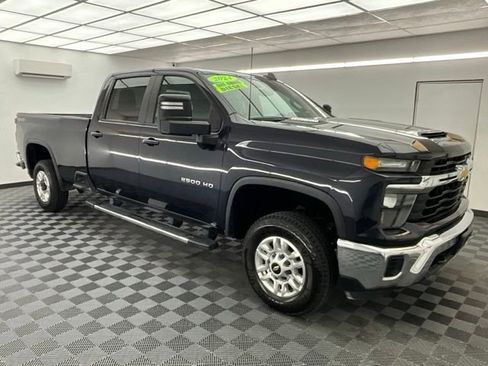 Used 2024 Chevrolet Silverado 2500 LT AWD/4WD image 3
