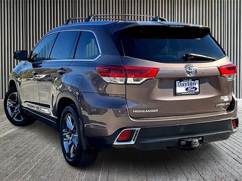 Used 2017 Toyota Highlander Limited Platinum image 12