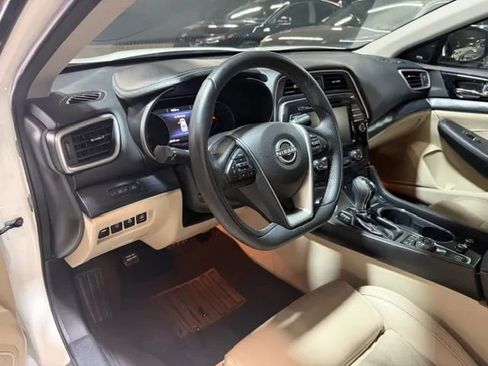 Used 2023 Nissan Maxima Platinum w/ Sport Mat Group FWD image 9
