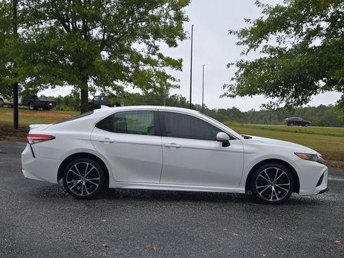 Used 2019 Toyota Camry SE image 6