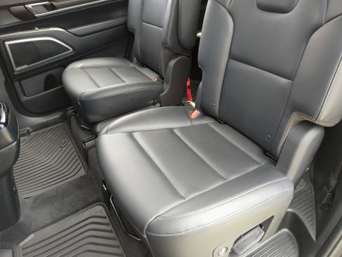 Used 2025 Kia Telluride S FWD image 24