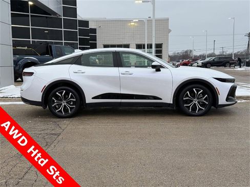 Used 2023 Toyota Crown XLE image 2