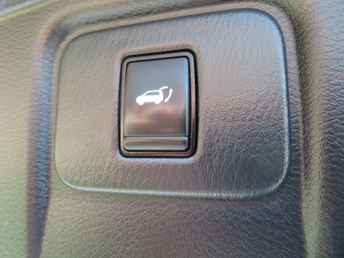 Used 2018 Nissan Murano SL w/ Moonroof Package image 21
