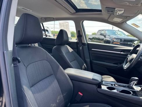Used 2023 Nissan Altima 2.5 SV w/ SV Premium Package AWD/4WD image 19