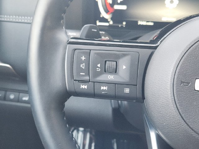 Used 2025 Nissan Pathfinder Platinum w/ Cargo Package FWD image 29
