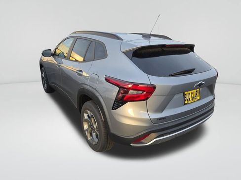 New 2025 Chevrolet Trax LT w/ LT Convenience Package image 3
