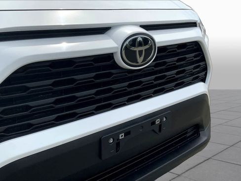 Used 2021 Toyota RAV4 XLE FWD image 32