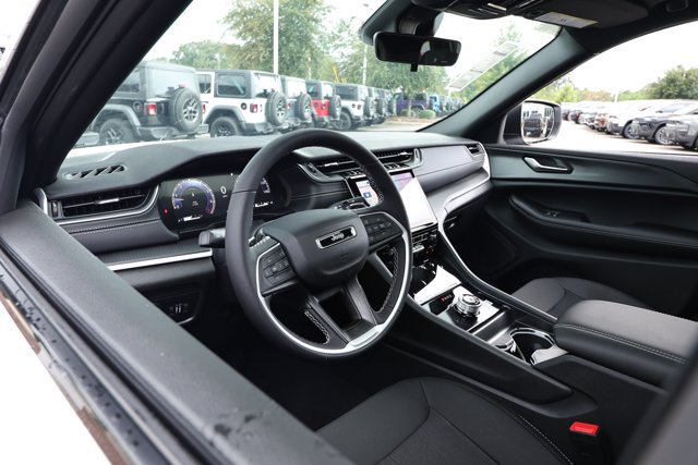 New 2027 Jeep Grand Cherokee Laredo X RWD image 25