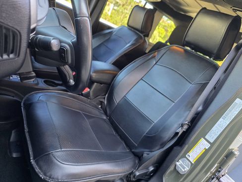Used 2015 Jeep Wrangler Unlimited Sport w/ Quick Order Package 24S AWD/4WD image 29