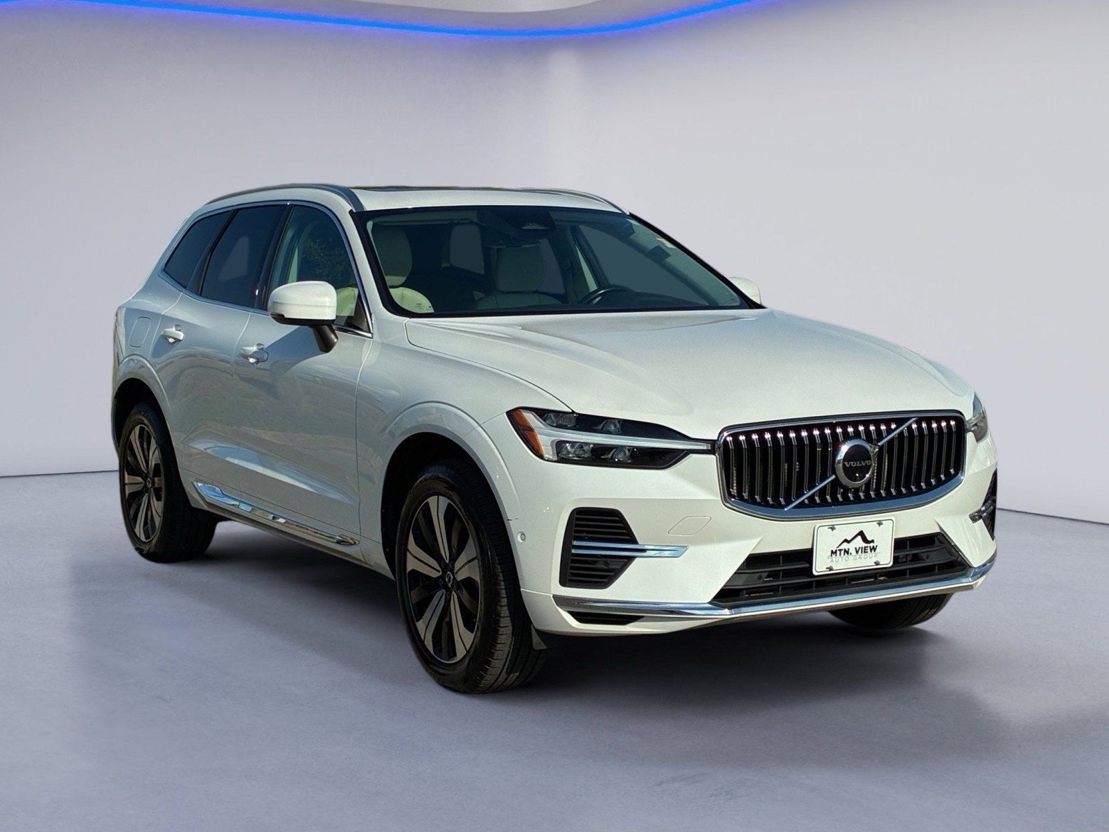 Used 2023 Volvo XC60 T8 Plus AWD/4WD image 5