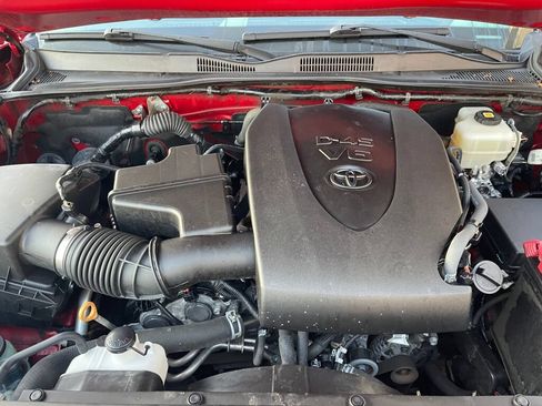 Used 2021 Toyota Tacoma TRD Off-Road w/ Technology Package AWD/4WD image 33