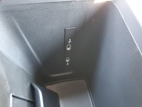 New 2026 Volkswagen Tiguan SE R-Line FWD image 22
