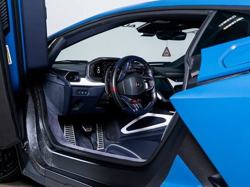 Used 2024 Lamborghini Revuelto image 34