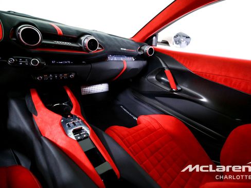 Used 2022 Ferrari 812 Competizione RWD image 15