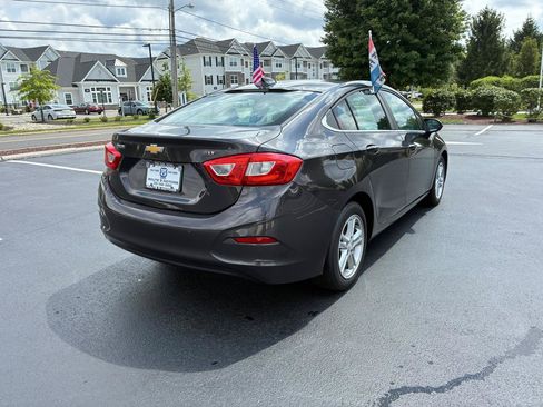 Used 2017 Chevrolet Cruze LT w/ Convenience Package FWD image 10