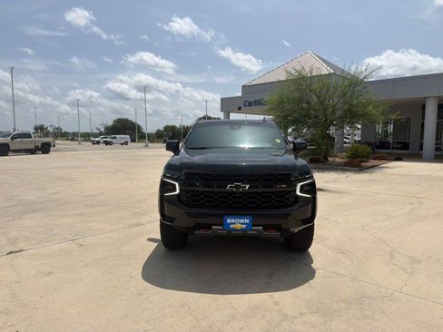 Used 2024 Chevrolet Tahoe Z71 w/ Luxury Package AWD/4WD image 2