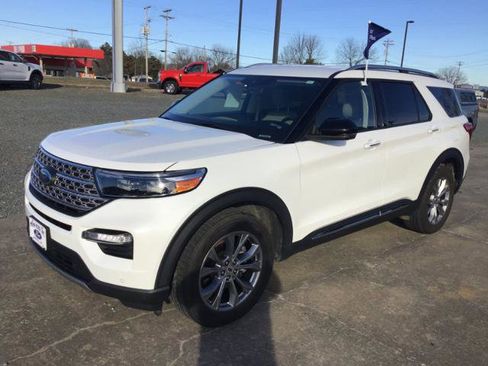 Certified 2023 Ford Explorer Limited w/ Equipment Group 301A image 3