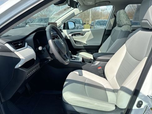 Used 2025 Toyota RAV4 Limited w/ Advanced Technology Package image 20