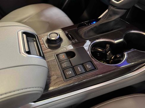 Used 2023 Toyota Highlander Platinum image 41