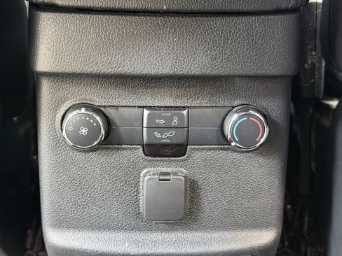 Used 2017 Ford Explorer XLT w/ Equipment Group 202A FWD image 24
