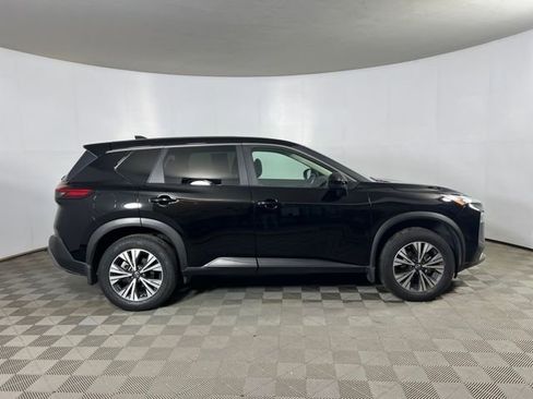 Used 2023 Nissan Rogue SV image 4