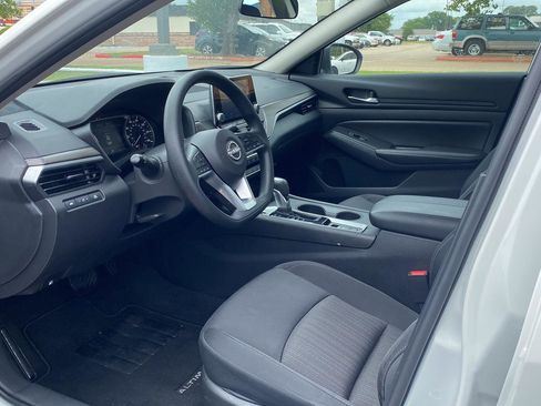Used 2025 Nissan Altima 2.5 SV AWD/4WD image 14