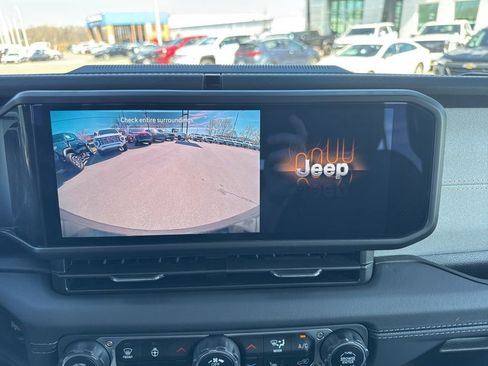 Used 2025 Jeep Wrangler Unlimited Sahara image 20