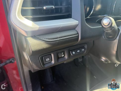 Used 2023 GMC Acadia SLT w/ Technology Package FWD image 22