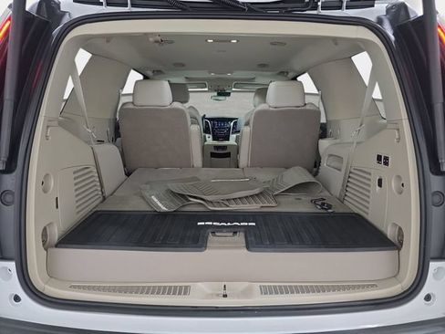 Used 2020 Cadillac Escalade Luxury AWD/4WD image 32
