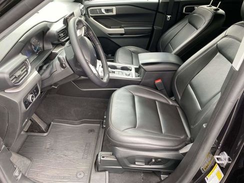 Used 2024 Ford Explorer XLT w/ Equipment Group 202A AWD/4WD image 17