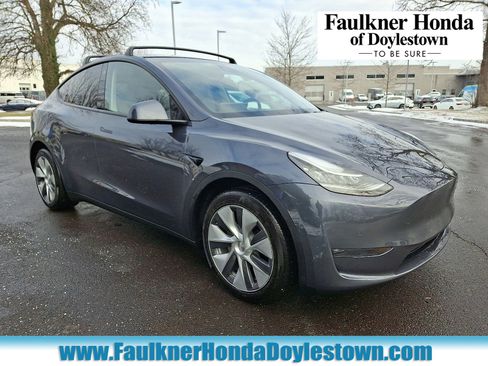 Used 2022 Tesla Model Y Long Range image 1