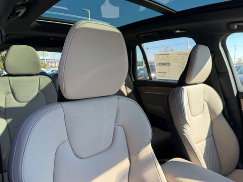 New 2026 Volvo XC90 T8 Plus w/ Protection Package Premier image 9
