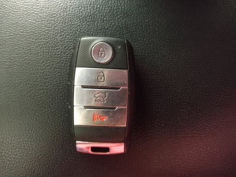 Used 2019 Kia Sorento EX image 32