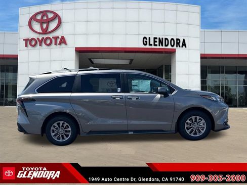 New 2026 Toyota Sienna XLE FWD image 13