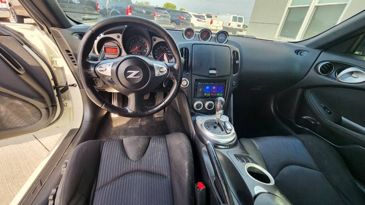 Used 2013 Nissan 370Z Coupe RWD image 12