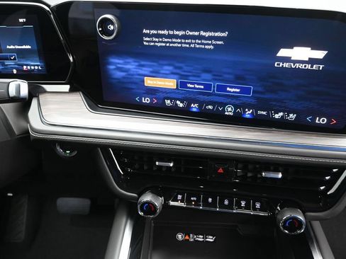 New 2026 Chevrolet Suburban Premier RWD image 28