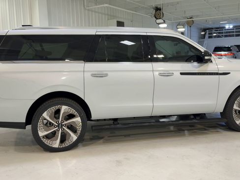 New 2025 Lincoln Navigator L Black Label image 2