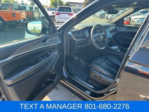 Used 2024 Jeep Grand Cherokee Overland w/ Trailer Tow Package AWD/4WD image 12