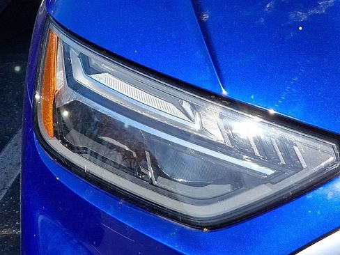 Used 2023 Audi Q5 e Premium Plus w/ Premium Plus Package image 4