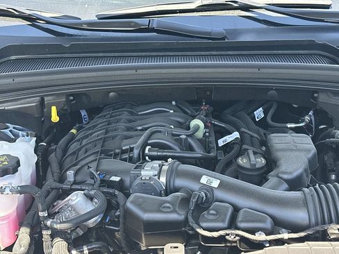 Used 2025 Jeep Grand Cherokee Altitude RWD image 12