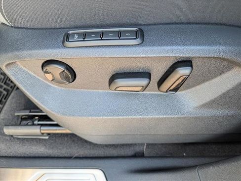 Certified 2025 Volkswagen Atlas Cross Sport SEL R-Line image 31