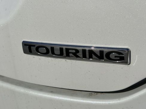 New 2025 Honda Pilot Touring image 11