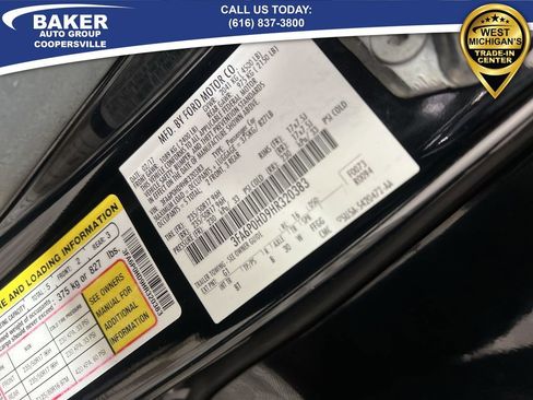 Used 2017 Ford Fusion SE w/ Fusion SE Technology Package image 32