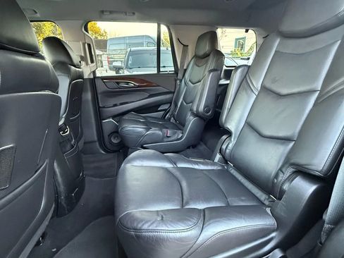 Used 2018 Cadillac Escalade Luxury image 16